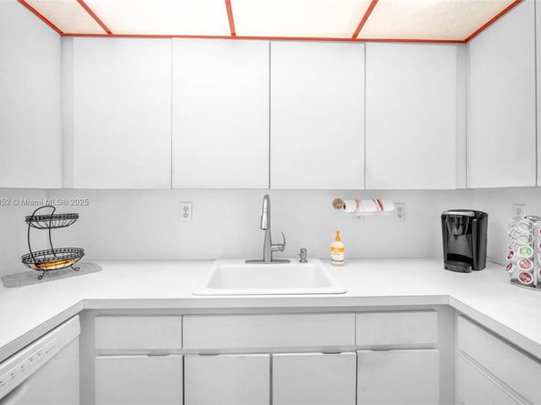 5249 NW 7th St 109, Miami FL 33126