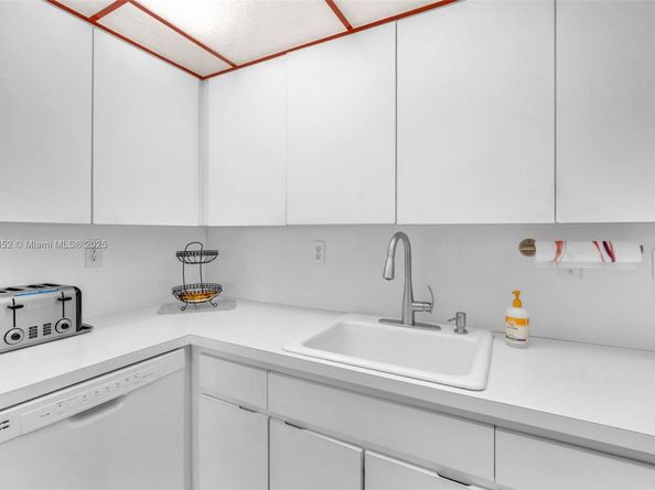 5249 NW 7th St 109, Miami FL 33126