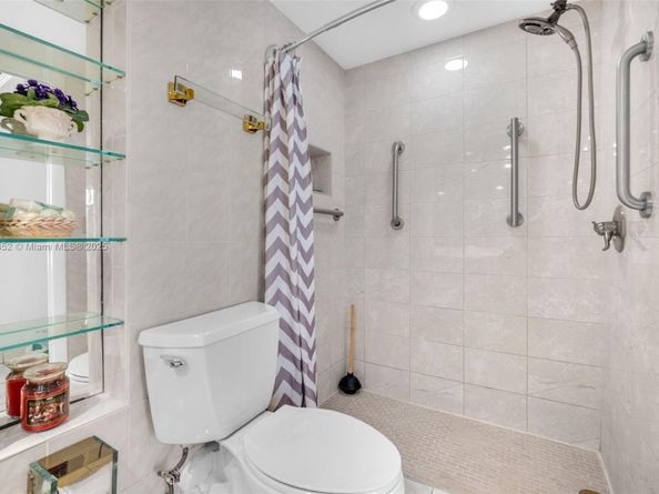 5249 NW 7th St 109, Miami FL 33126