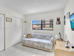 5249 NW 7th St 109, Miami FL 33126