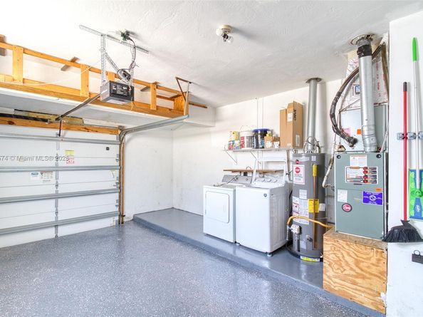 6510 NW 21st St, Sunrise FL 33313