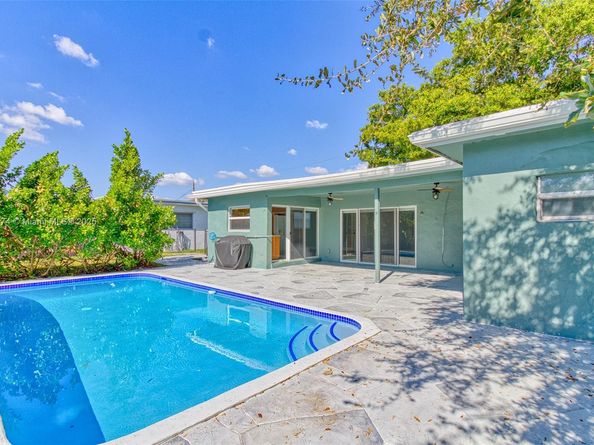 6510 NW 21st St, Sunrise FL 33313