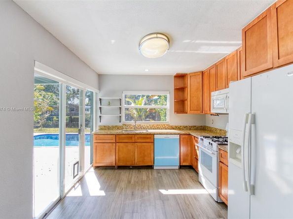 6510 NW 21st St, Sunrise FL 33313