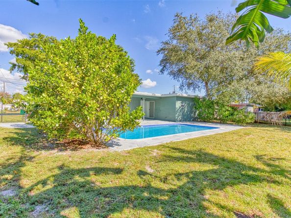 6510 NW 21st St, Sunrise FL 33313