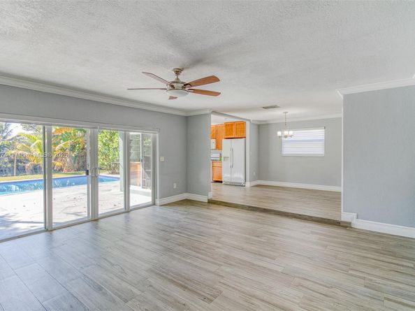 6510 NW 21st St, Sunrise FL 33313