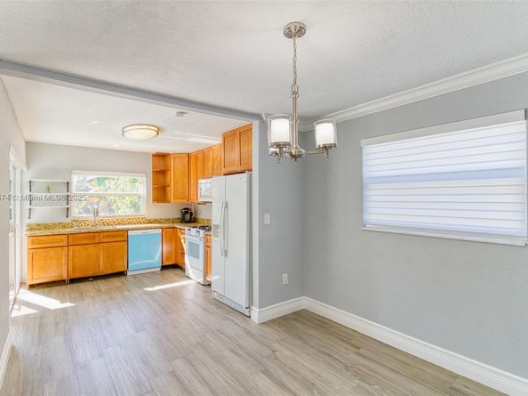 6510 NW 21st St, Sunrise FL 33313