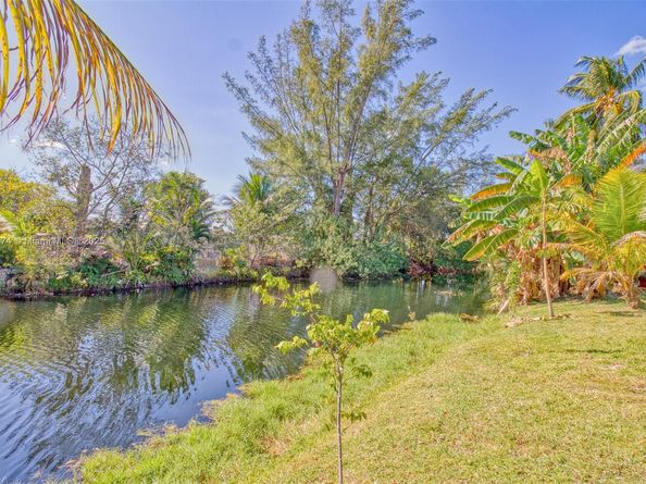 6510 NW 21st St, Sunrise FL 33313