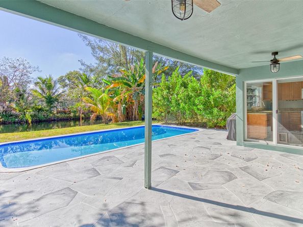 6510 NW 21st St, Sunrise FL 33313