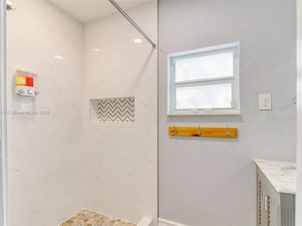 6510 NW 21st St, Sunrise FL 33313