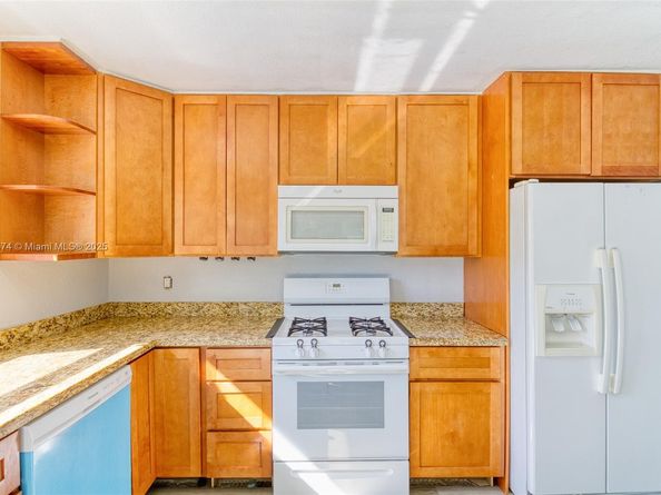 6510 NW 21st St, Sunrise FL 33313