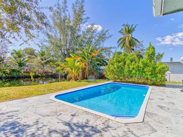 6510 NW 21st St, Sunrise FL 33313