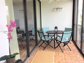 16300 Golf Club Rd 504, Weston FL 33326