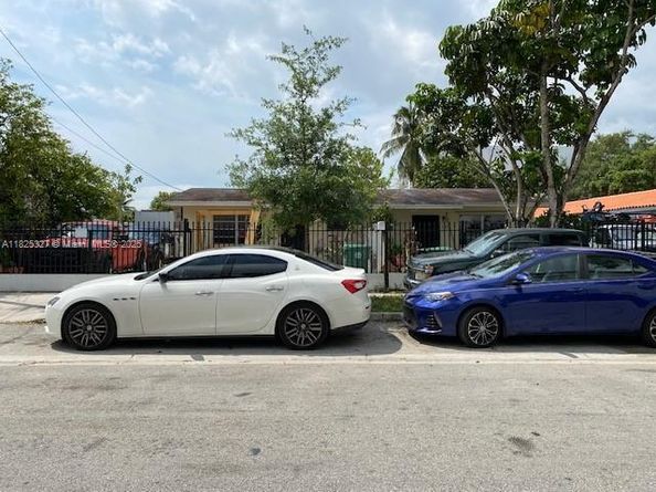 2380 NW 26th St, Miami FL 33142