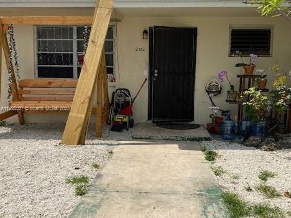 2380 NW 26th St, Miami FL 33142