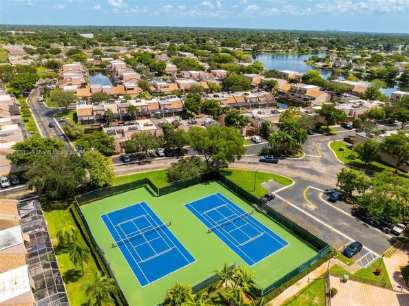 1207 NW 123rd Ave, Pembroke Pines FL 33026