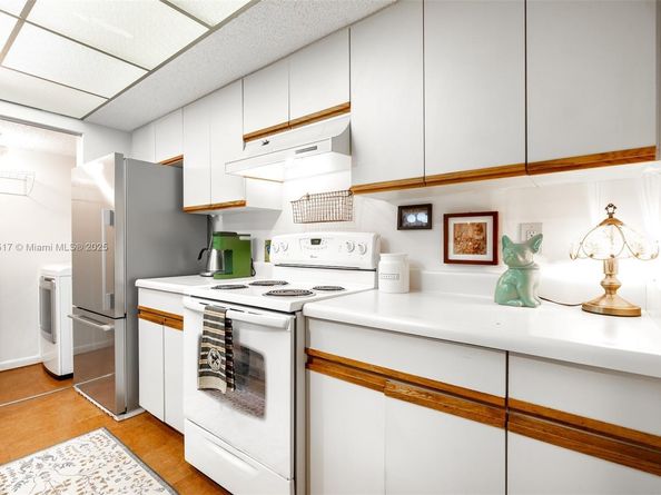 1207 NW 123rd Ave, Pembroke Pines FL 33026