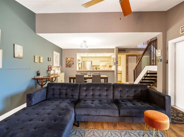 1207 NW 123rd Ave, Pembroke Pines FL 33026