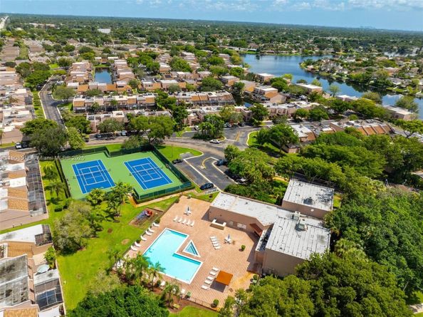 1207 NW 123rd Ave, Pembroke Pines FL 33026