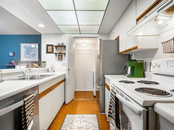 1207 NW 123rd Ave, Pembroke Pines FL 33026