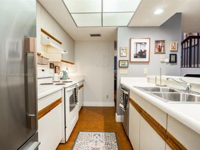 1207 NW 123rd Ave, Pembroke Pines FL 33026