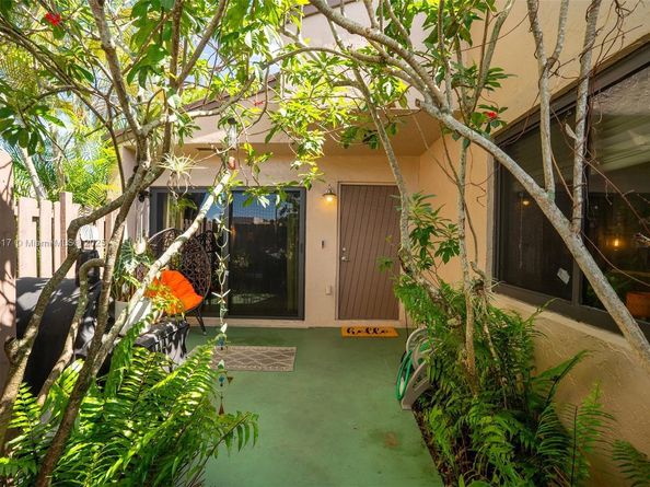 1207 NW 123rd Ave, Pembroke Pines FL 33026