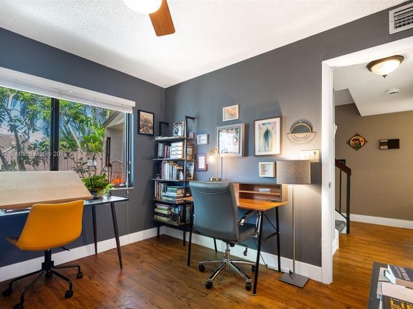 1207 NW 123rd Ave, Pembroke Pines FL 33026