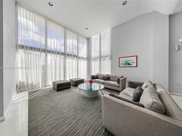 801 N Venetian Dr 903, Miami FL 33139