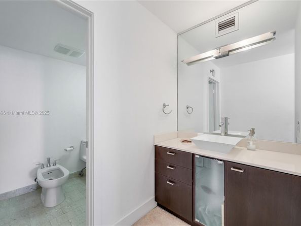 801 N Venetian Dr 903, Miami FL 33139