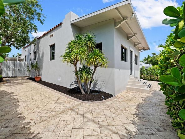 944 SW 10th Ave, Miami FL 33130