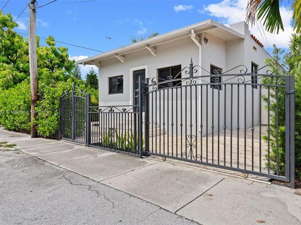 944 SW 10th Ave, Miami FL 33130