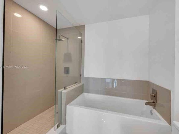 201 SW 17th Rd 302, Miami FL 33129