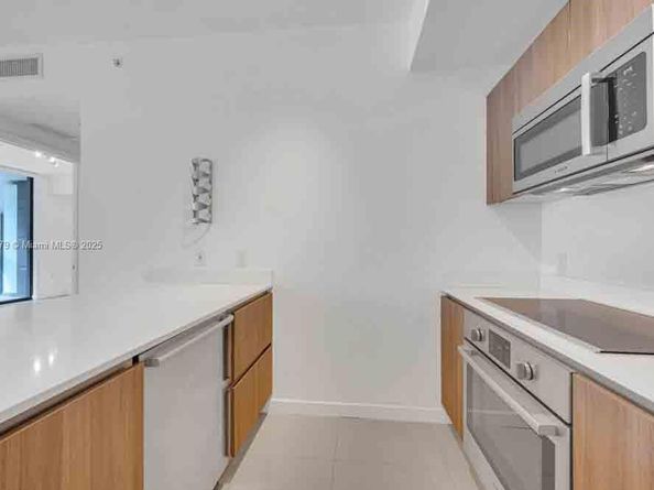 201 SW 17th Rd 302, Miami FL 33129