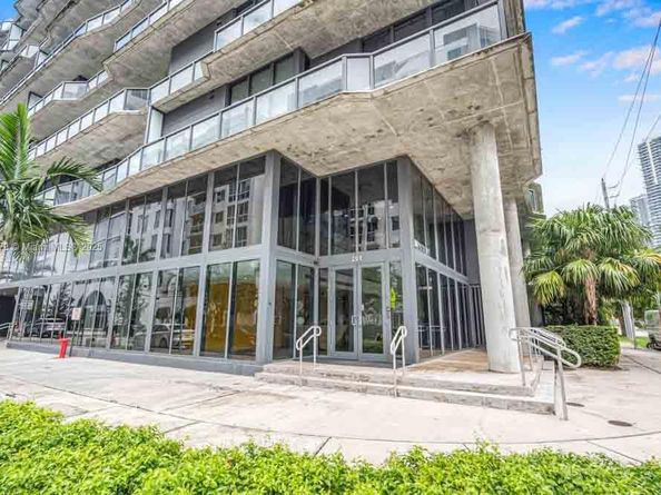 201 SW 17th Rd 302, Miami FL 33129