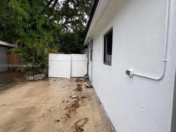 4120 SW 31st Dr, West Park FL 33023