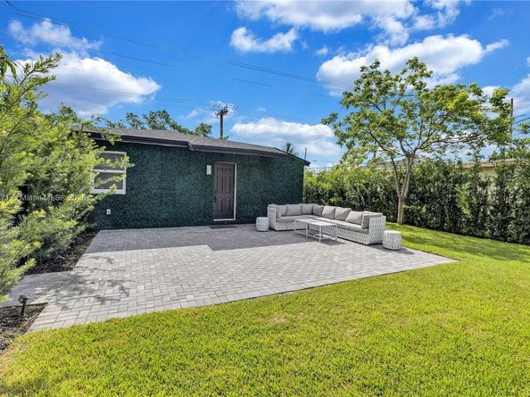 1390 NE 150th St, Miami FL 33161