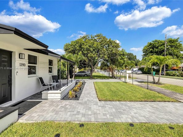 1390 NE 150th St, Miami FL 33161