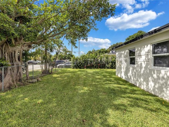 1390 NE 150th St, Miami FL 33161