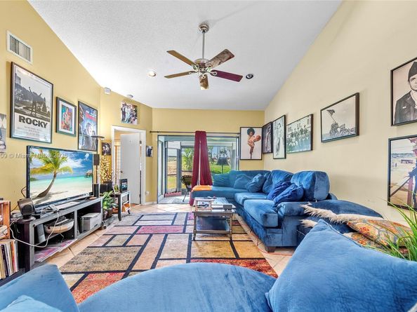 8220 Waterford Ln, Tamarac FL 33321