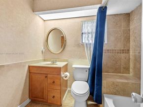 8220 Waterford Ln, Tamarac FL 33321