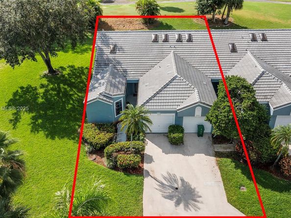 8220 Waterford Ln, Tamarac FL 33321