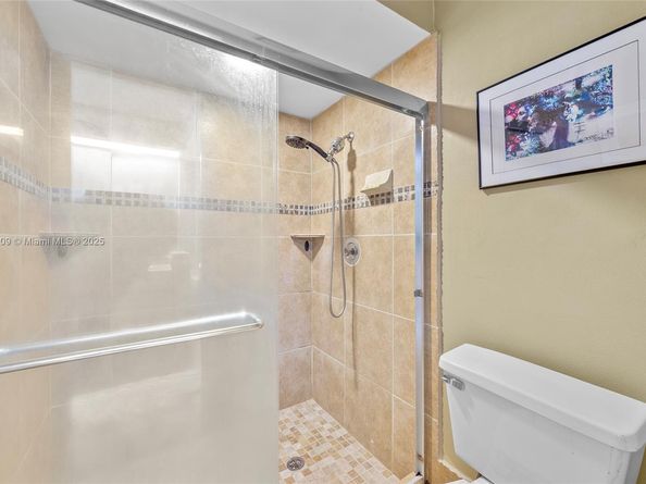 8220 Waterford Ln, Tamarac FL 33321