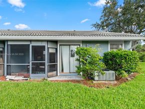 8220 Waterford Ln, Tamarac FL 33321