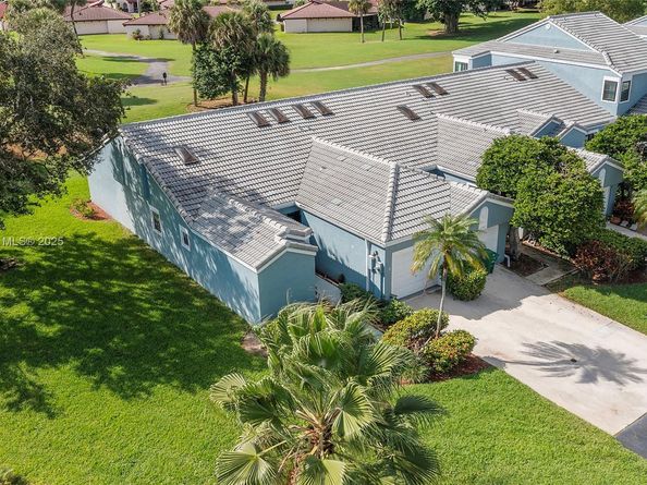 8220 Waterford Ln, Tamarac FL 33321