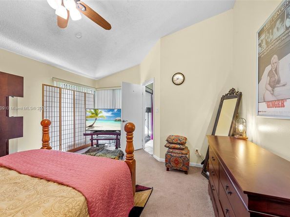 8220 Waterford Ln, Tamarac FL 33321