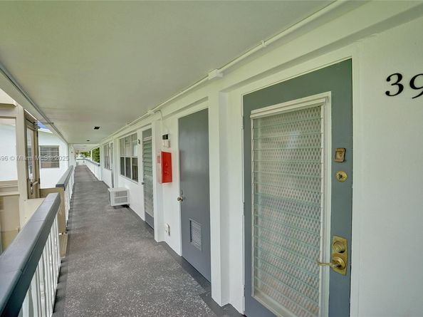 39 Prescott B 39, Deerfield Beach FL 33442