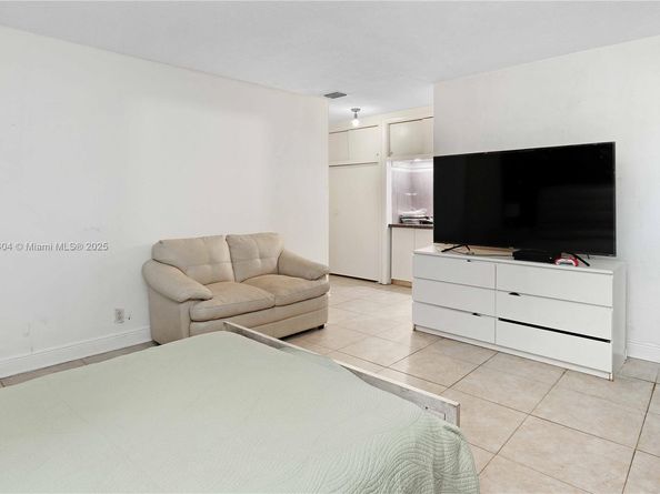 3000 Hollywood Blvd, Hollywood FL 33021