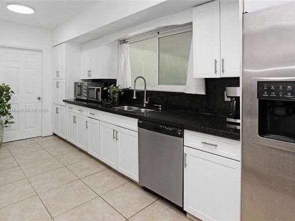 3000 Hollywood Blvd, Hollywood FL 33021