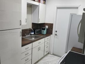 1747 Rodman St 110, Hollywood FL 33020