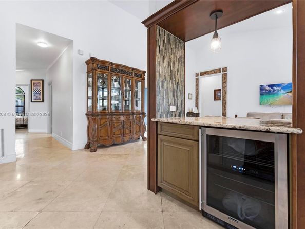 2864 E Abiaca Cir, Davie FL 33328