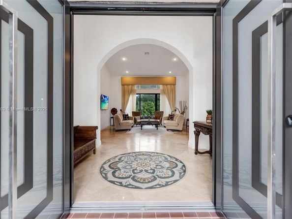 2864 E Abiaca Cir, Davie FL 33328